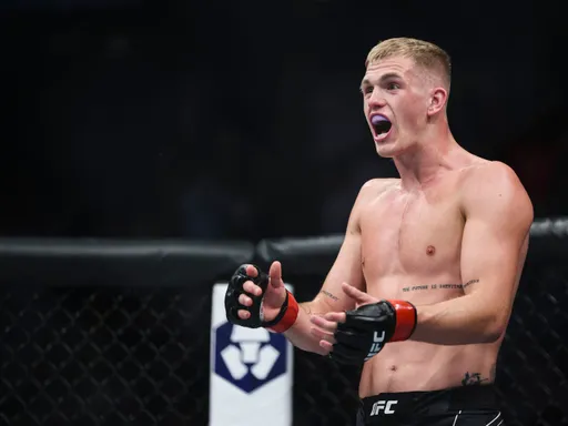 Боец UFC Гарри рассказал, что хотел подраться с Чимаевым в лифте