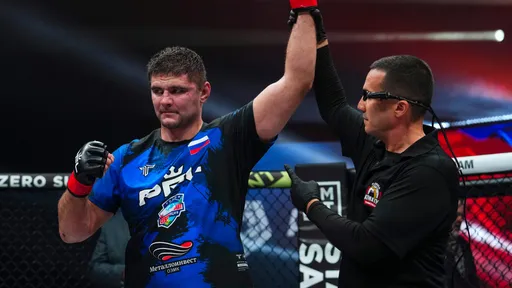 Попов победил Насименто и вышел в финал Гран-при PFL
