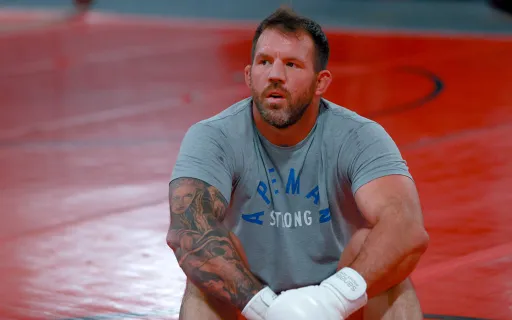 Чемпион Bellator Бейдер сыграет в фильме про бывшего бойца UFC с Дуэйном Джонсоном