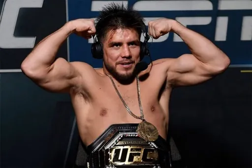 Сехудо объяснил, почему UFC стоит перестать пиарить Адесанью