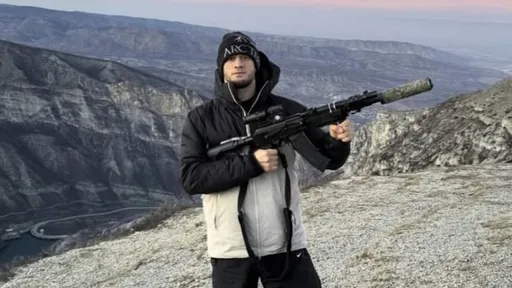 Усман Нурмагомедов с оружием в руках обратился к Хьюзу: скоро увидимся, мальчик