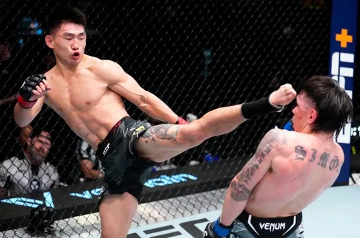 Ядонг нокаутировал Симона в главном бою турнира UFC Vegas 72