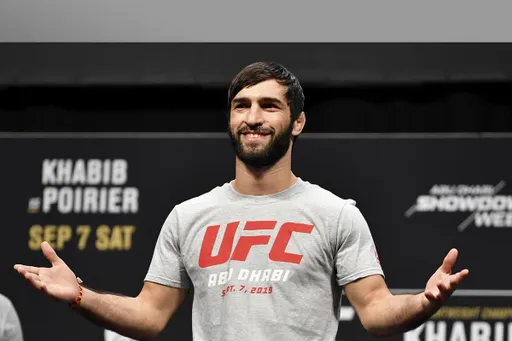 Экс-боец UFC Тухугов поздравил Бетербиева с победой над Смитом