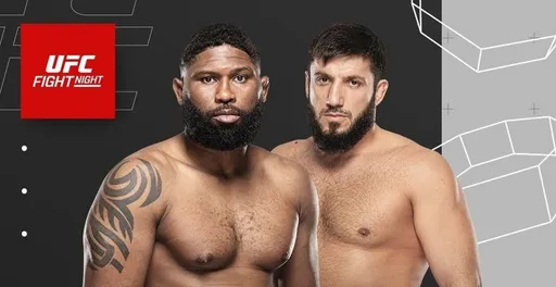 Россиянин Куниев проиграл американцу Блейдсу в дебютном бою в UFC