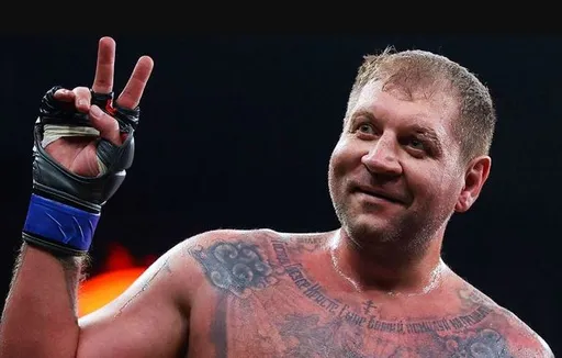 Менеджер Емельяненко: Александр хотел по-тихому пописать в аэропорту, но без палева не получилось