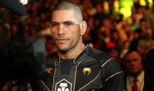 Бывший чемпион UFC Перейра похвастался купленной «Ламборгини»