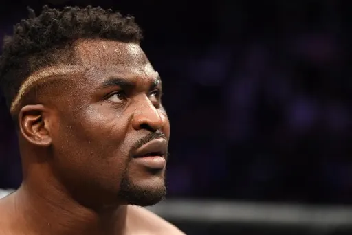 Бывший чемпион UFC Нганну насмерть сбил 17-летнюю девушку в Камеруне