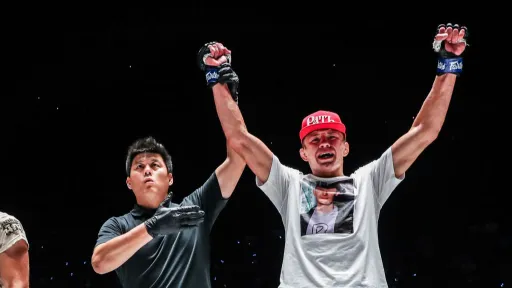 Россиянин Подругин задушил Пасторе на ONE Friday Fights 32