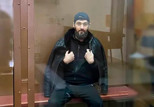 Суд приговорил бойца ММА Исмаилова к принудительным работам по делу об осквернении памятника