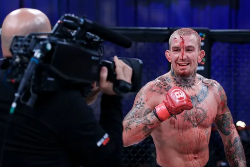 Вандерфорд успешно дебютировал в UFC, победив Веретенникова техническим нокаутом