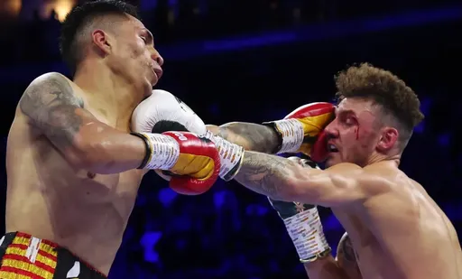 Лара победил Вуда и завоевал титул WBA в полулегком весе