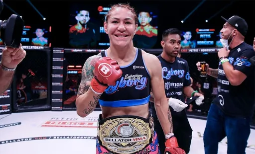 Сайборг нокаутировала Зингано и защитила титул Bellator в женском полулегком весе