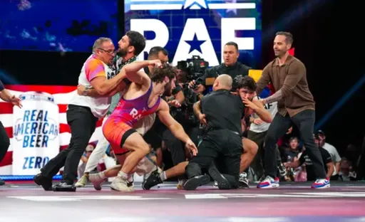 Глава UFC Уайт отреагировал на драку Царукяна на турнире по борьбе