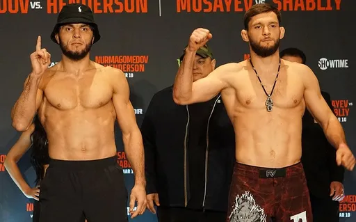 Шаблий вышел в полуфинал Гран-при Bellator, победив Мусаева