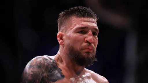 Амосов подписал контракт с лигой UFC