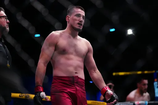 Появилось видео досрочной победы Сусуркаева в дебютном поединке в UFC
