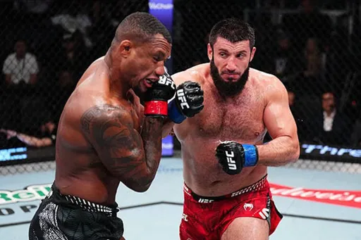 Россиянин Куниев победил бразильца Алмейду на UFC Fight Night 266