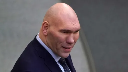 Валуев считает, что не стоит наказывать россиян, сменивших спортивное гражданство