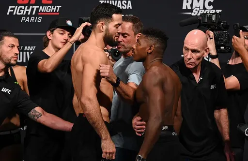 Имавов единогласным решением победил Бакли на UFC Paris