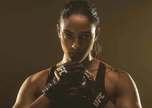 Элис Перейра – самая молодая женщина-боец в истории UFC, получившая контракт в подарок на Рождество
