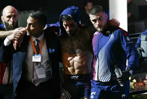 Топурию срочно госпитализировали после поражения от Гейджи на турнире UFC в Белом доме