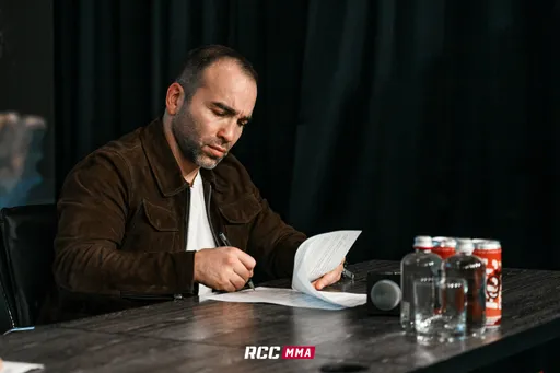 Гаджиев считает знаковым решение UFC разрешить российским бойцам выступать с флагом