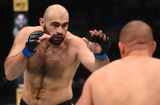 Российский тяжеловес UFC Абдурахимов рассказал, почему не получил визу в США