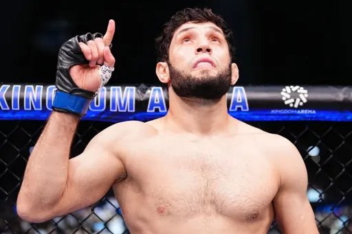 Источник: Алискеров подерется с Феррейрой 20 июля в рамках турнира UFC 318