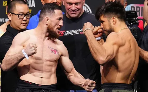 Двалишвили единогласным решением судей победил Сехудо на UFC 298