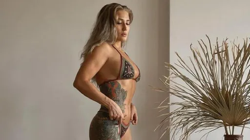 Боец MMA Янькова оголила плечи и ноги ради яркого фото в горах