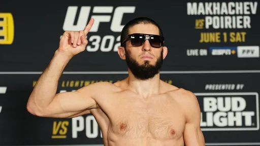Махачев может провести бой за титул UFC в полусреднем весе в конце года