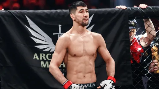 Россиянин Хамзин нокаутировал американца Гранта на Karate Combat 53