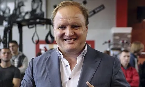 Хрюнов рассказал, что однажды с помощью Кости Цзю и Роя Джонса продал билеты на миллион долларов