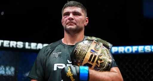 Федор Емельяненко поздравил Олега Попова с победой в финале Гран-при PFL