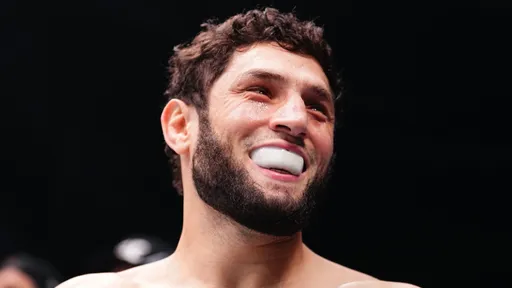 Алискеров отреагировал на включение в топ-15 рейтинга среднего веса UFC