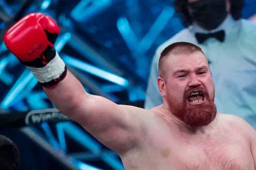 Каримов победил Дацика техническим нокаутом на Hardcore Boxing