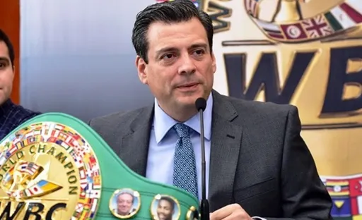 Глава WBC Сулейман раскритиковал судейство боя Дэвиса и Роуча