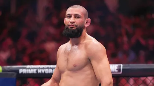 Адесанья раскритиковал Чимаева за редкие выступления в UFC: в чем дело? Визы? Травмы?
