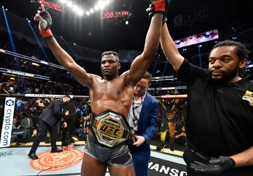 Работал на карьерах с десяти лет, ушел со скандалом из UFC и изменил индустрию боев: история Фрэнсиса Нганну