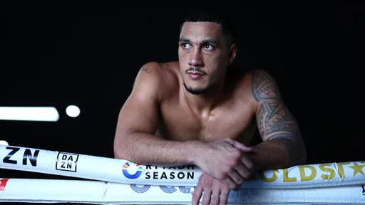 Опетайя нокаутировал Скуэо и защитил титул IBF