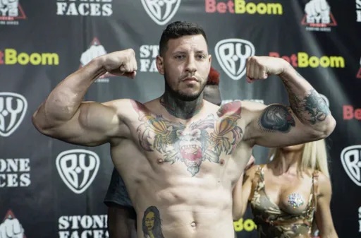 Аскар Можаров проиграл Алонзо Менфилду техническим нокаутом на UFC Vegas 56