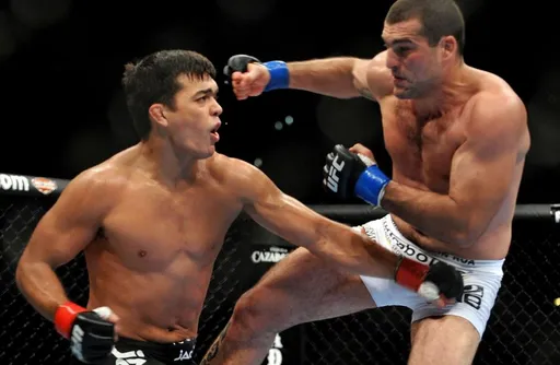 Мачида и Руа могут завершить трилогию на UFC 283 в Бразилии