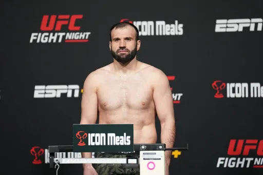 Мурзаканов снялся с боя против Раунтри на UFC on ESPN 52