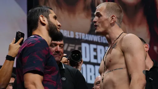 Стала известна статистика ударов в бою Махачев – Гэрри на турнире UFC 330