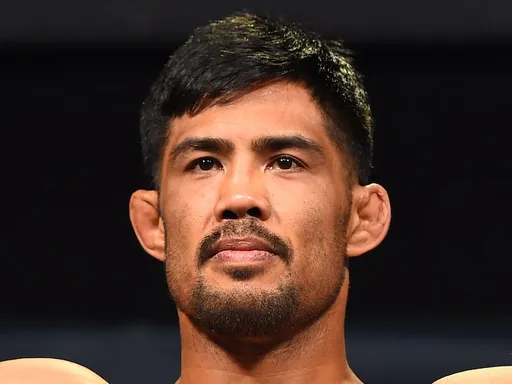 Бывшего бойца UFC уволили с работы после того, как он позволил школьникам побоксировать друг с другом