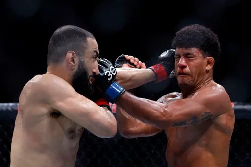 Бернс призвал Мухаммада забрать титул UFC в полусреднем весе