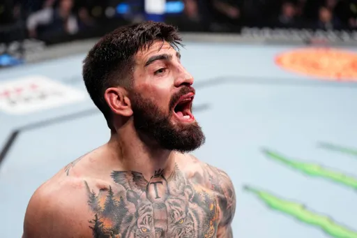 Чемпион UFC Топурия нанесет первый удар по мячу в матче «Реал Мадрид» – «Севилья»