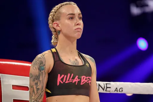 Звезда Bare Knuckle FC Старлинг показала фото в сексуальном наряде