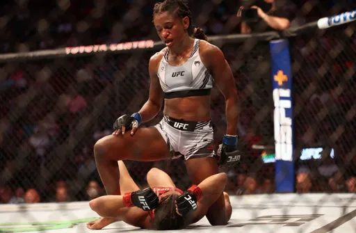 Анджела Хилл встретится с Лупитой Годинес 15 октября на турнире UFC Fight Night