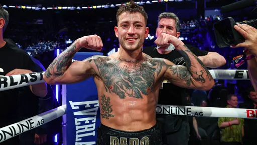 Паро победил Крокера и завоевал титул IBF в полусреднем весе